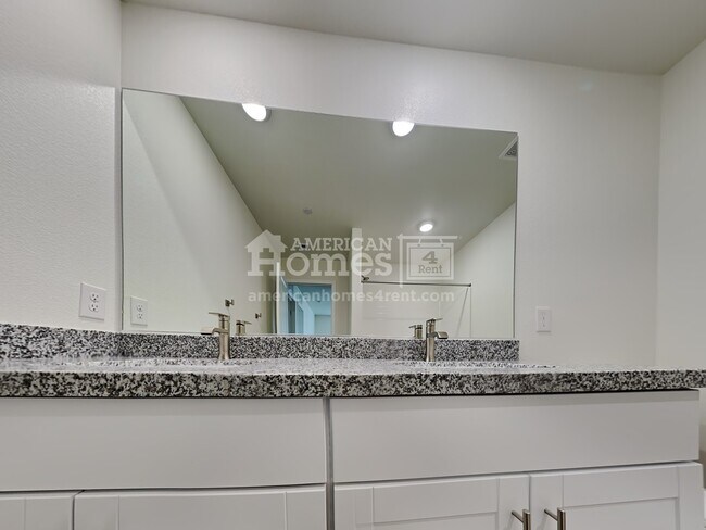 Building Photo - 92 Cabaletta Lane