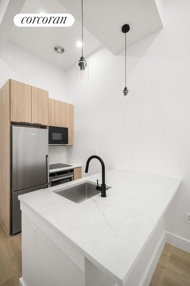 Building Photo - 405 Linden St