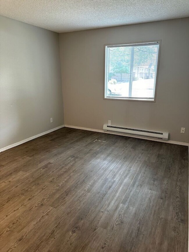 Building Photo - Amazing Two Bedroom!