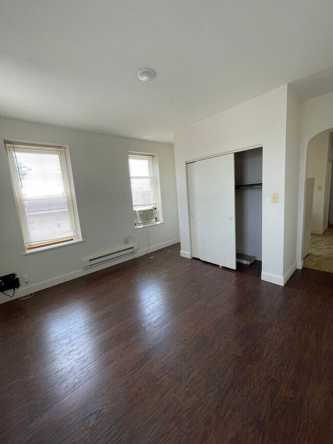 Building Photo - 2641 E Clearfield St