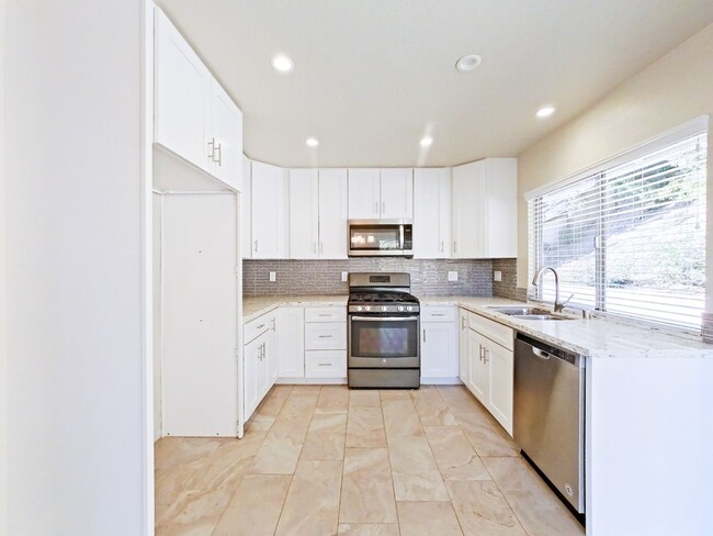 Building Photo - Super Cute 2-Bedroom Home in Capo Beach