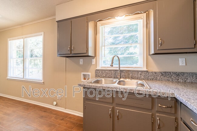 Building Photo - 8254 Elmbrook Dr