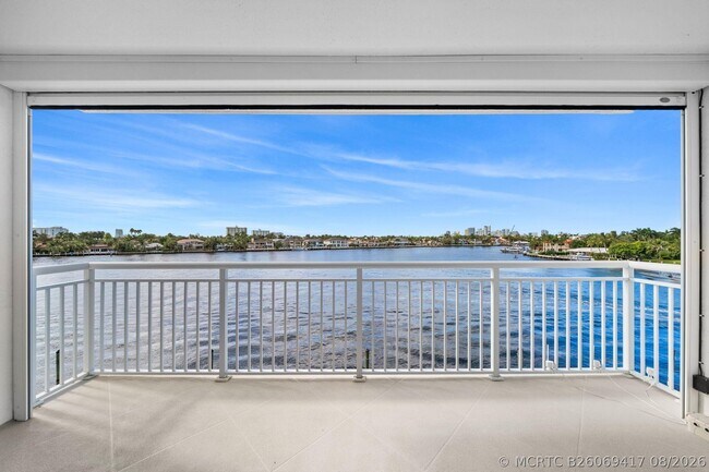 Building Photo - 511 Bayshore Dr