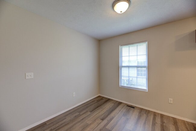 Building Photo - 3 Bedroom in Republic!