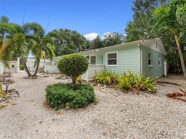 Building Photo - 3102 W San Juan St