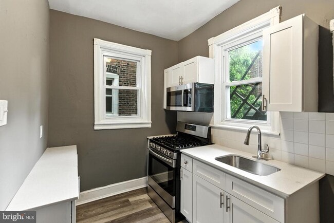 Building Photo - 1618 S 56th St