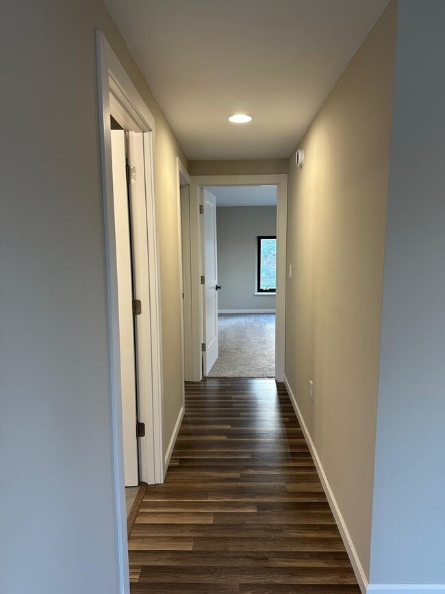 Building Photo - 1414 S Rebecca Ln