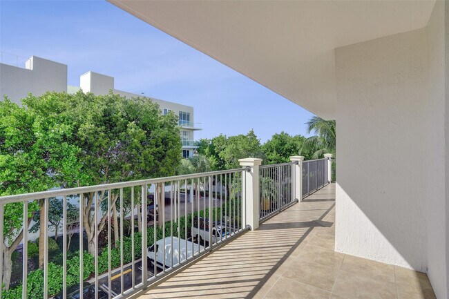 Building Photo - 101 S Ocean Dr