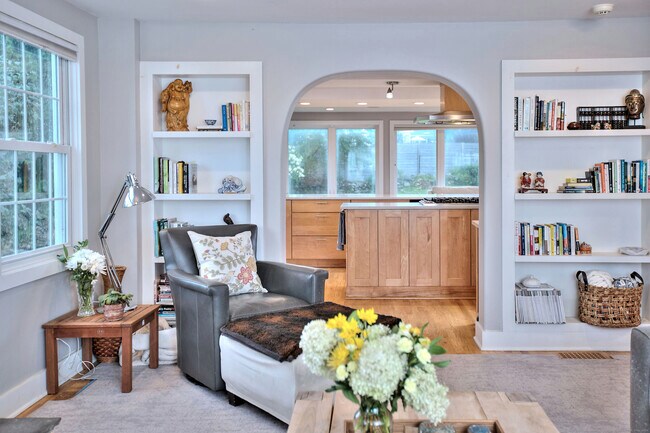 Building Photo - 8 Bauer Pl