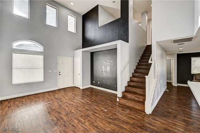 Building Photo - 10425 MIHELA Ave