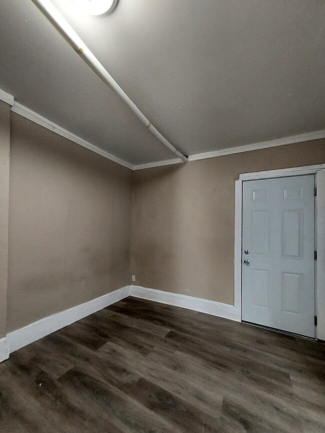 Building Photo - 401 N Mulberry St