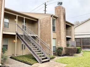 Building Photo - 700 Thicket Ln