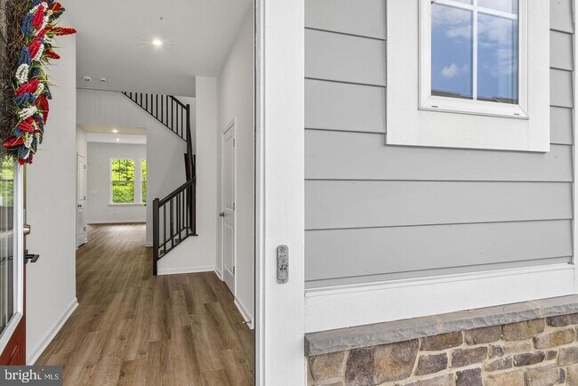 Building Photo - 18270 Moss Gdn Rd