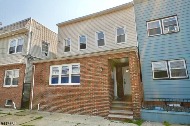 Building Photo - 210 Sandford Ave