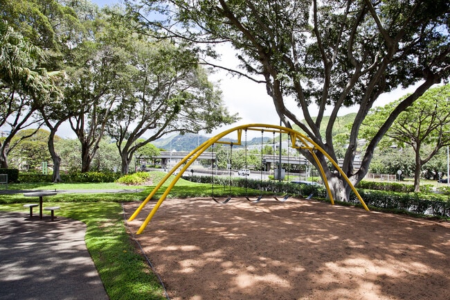 Building Photo - 1511 Nuuanu Ave