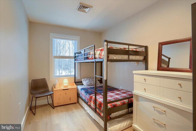 Building Photo - 1365 Roundtop Rd