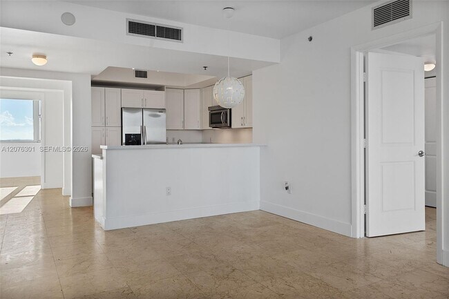 Building Photo - 2641 N Flamingo Rd