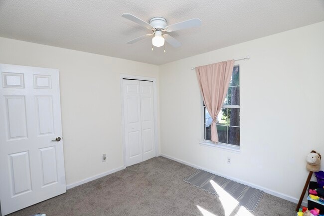 Building Photo - 21 N Trace Ct