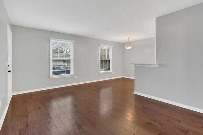 Building Photo - Walkable 2BR/2BA Condo Between Vanderbilt & Belmont + Modern Updates