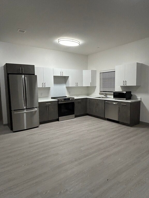 Building Photo - 626 Main St