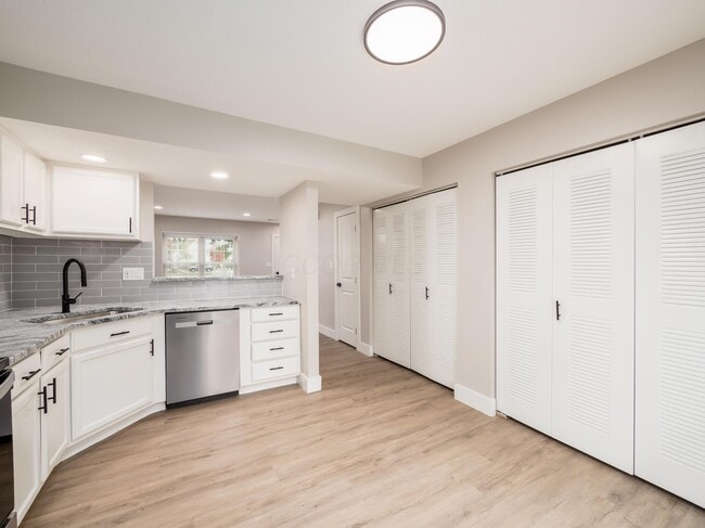 Building Photo - 635 Pebble Pl Dr