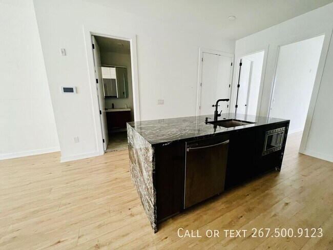 Building Photo - 1306 N Front-2F