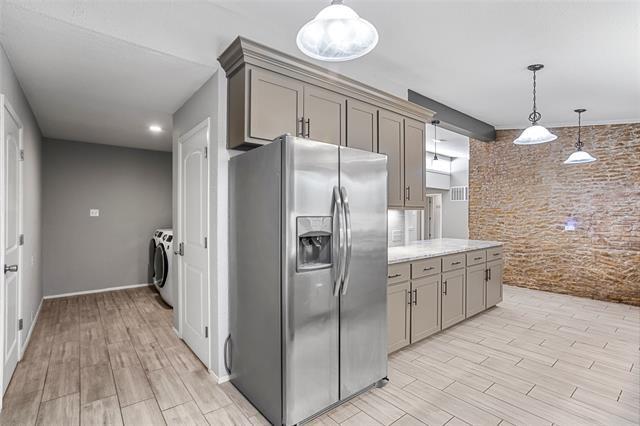 Building Photo - 2733 Sandage Ave