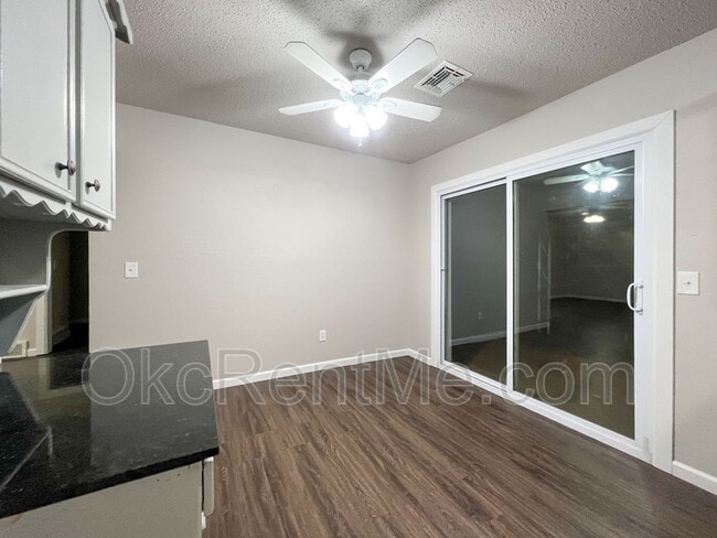 Building Photo - 106 Thompson Dr