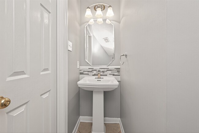 Building Photo - 2330 Everest Way