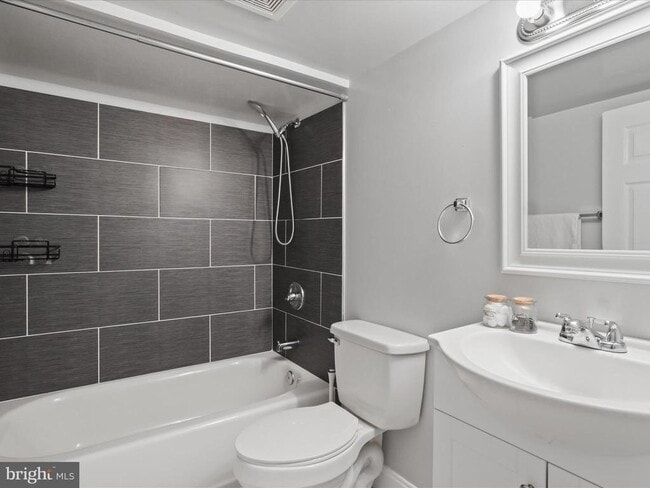 Building Photo - 2236 Arlington Terrace