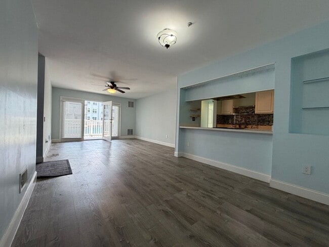 Building Photo - Welcome to Waters Edge Condos!