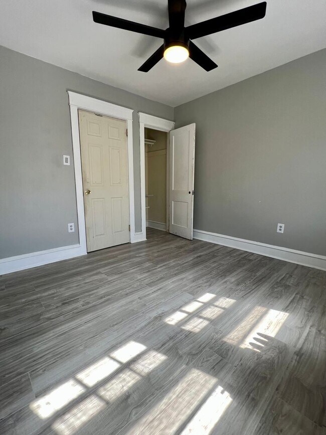 Building Photo - Gorgeous 3-Bedroom Townhome in Parkside! Available NOW!