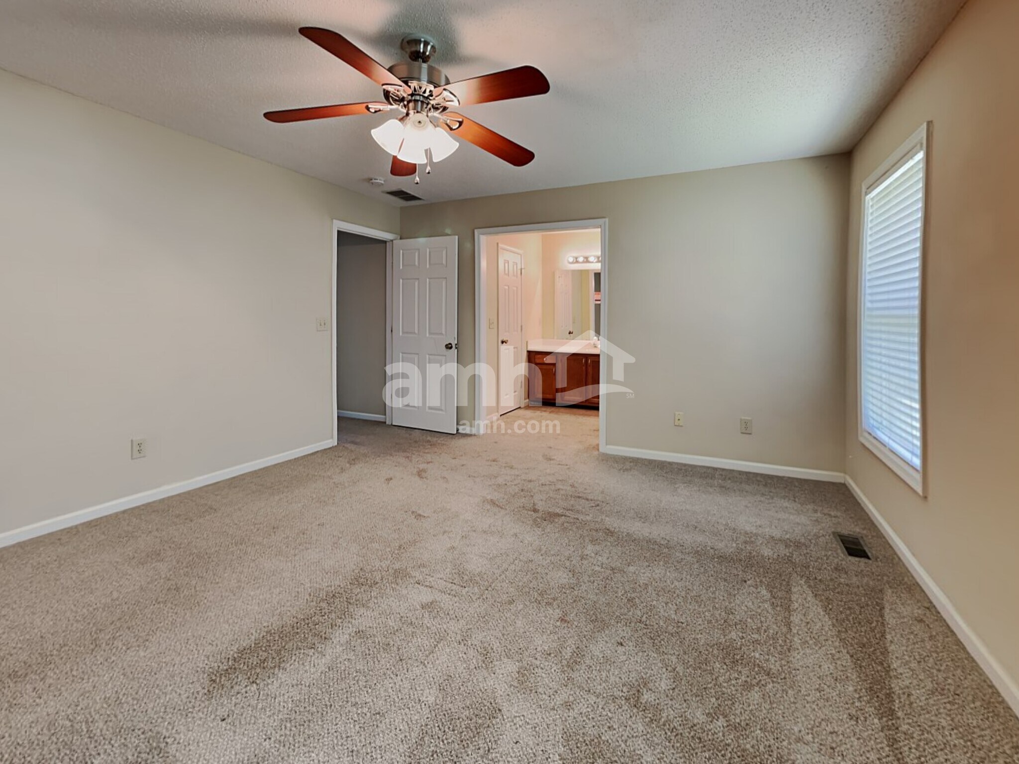 Building Photo - 5806 Manor Ridge Trl