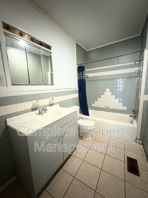 Building Photo - 8149 1st Ave S