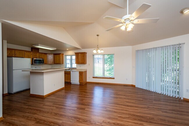 Building Photo - 7 Redtail Ct