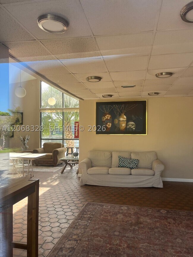 Building Photo - 9139 Fontainebleau Blvd