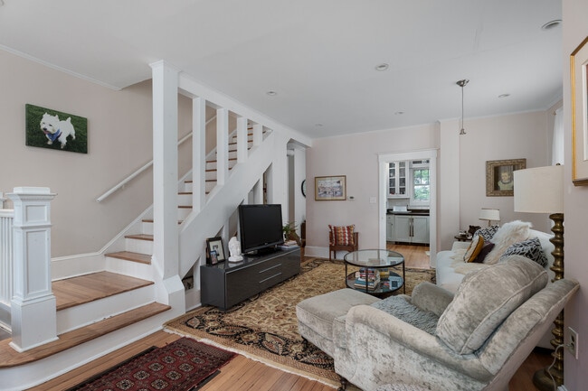 Building Photo - 44 Markham Rd