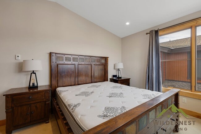 Building Photo - Beautiful Furnished Townhome with infared sauna, finished garage and community amenties