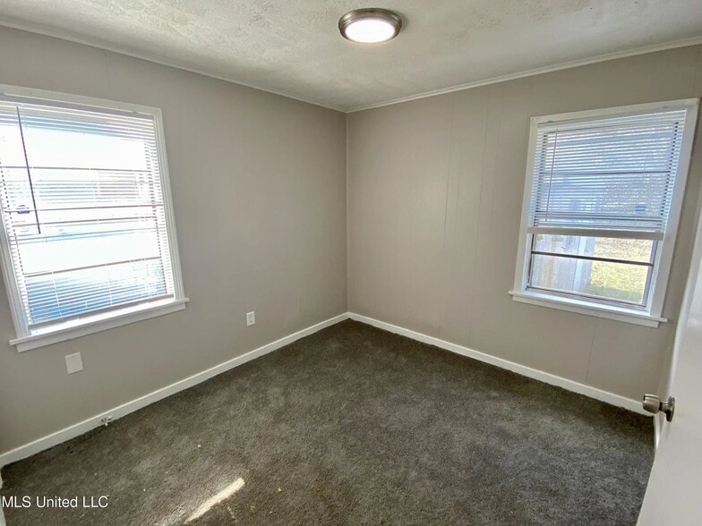 Building Photo - 4121 California Ave