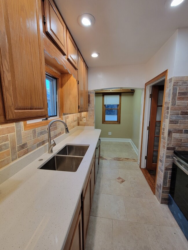 Building Photo - 2010 S Emerson St