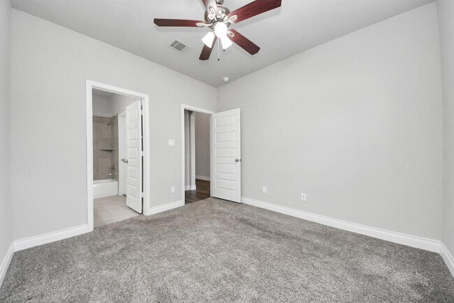 Building Photo - 6022 Daggerwing Wy