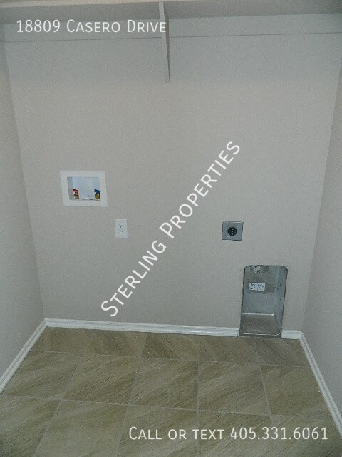 Building Photo - 18809 Casero Dr