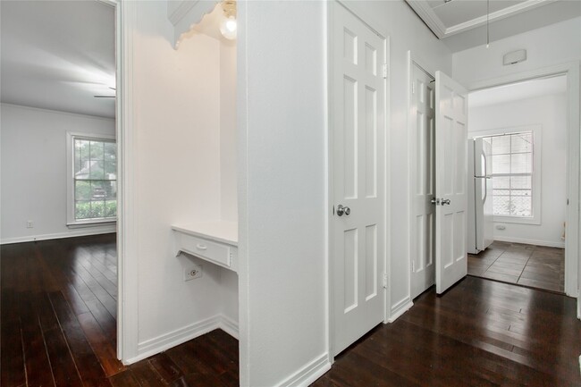 Building Photo - 7414 Robin Rd