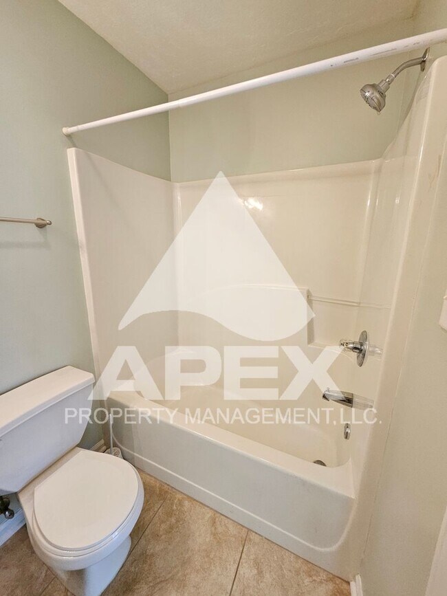 Building Photo - Stunning 2 Bd-2 Ba Condo with 1-Car garage...