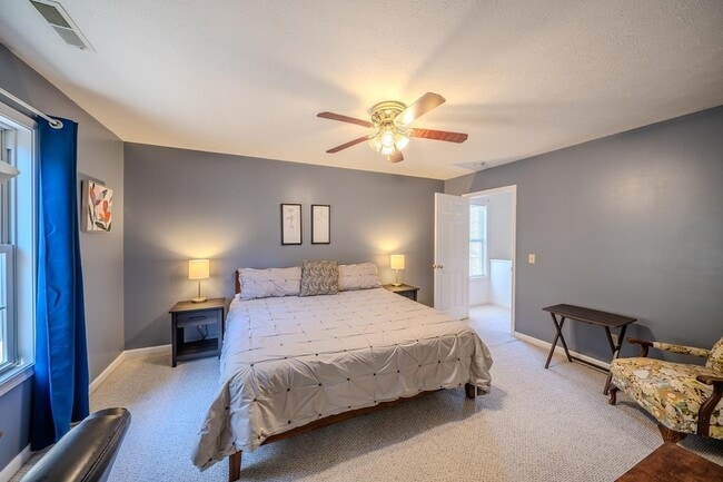 Building Photo - 474 Diana Ct