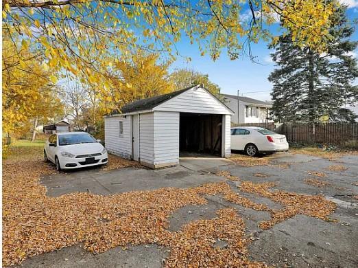 Building Photo - 405 E Hodge Ave