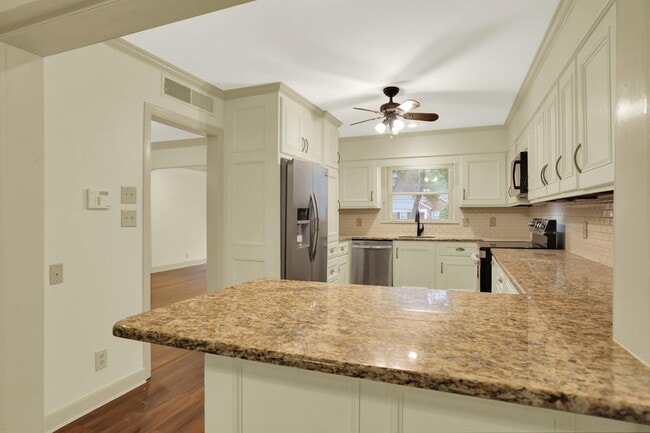 Building Photo - 3607 Highland Park Pl