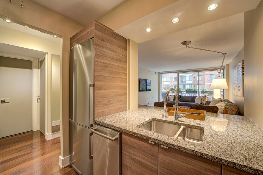 Building Photo - 1200 Braddock Pl