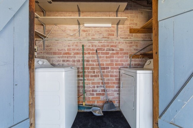 Building Photo - 3226 E Bermuda St