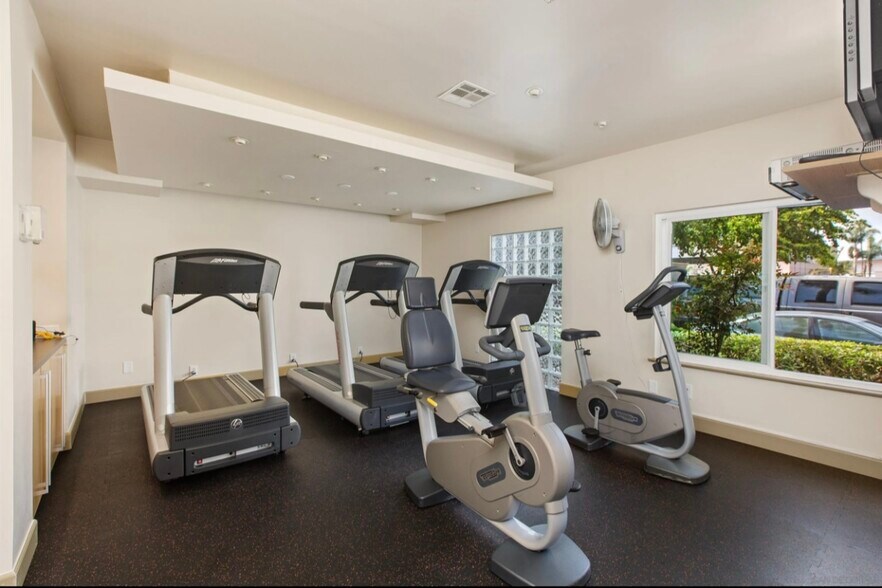 Building Photo - 8889 Caminito Plaza Centro